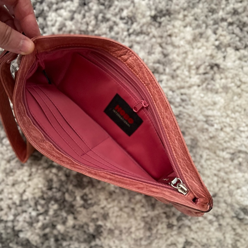 💕HOBO International Leather Wristlet Clutch - Picture 4 of 5